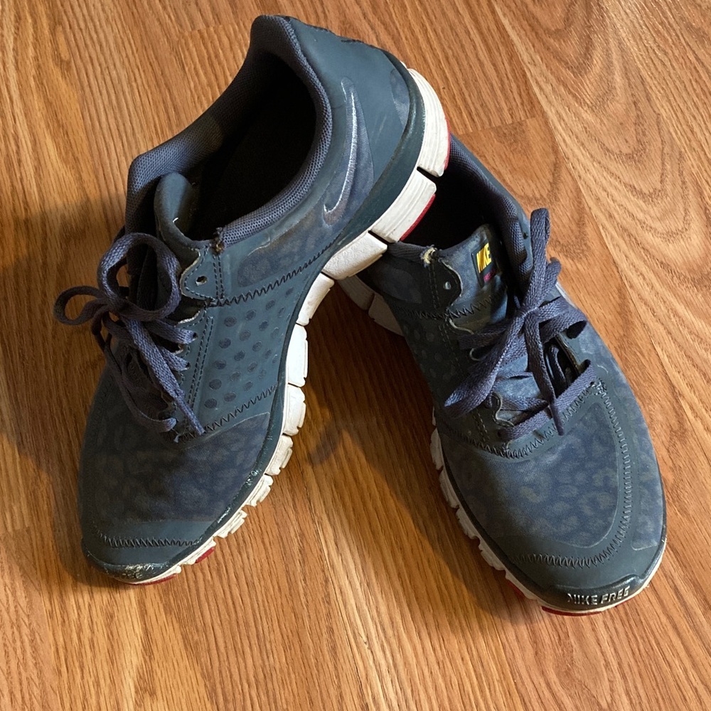 Nike Tennis Shoes - Picture 11 of 11
